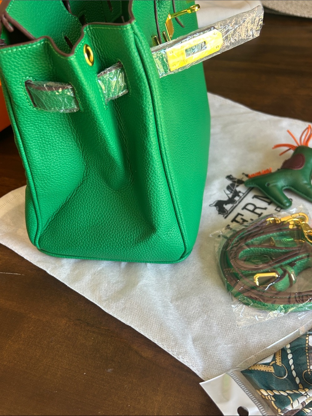 Inspire Style Green Structured Top-Handle Satchel with Gold Hardware - Picture 8 of 8